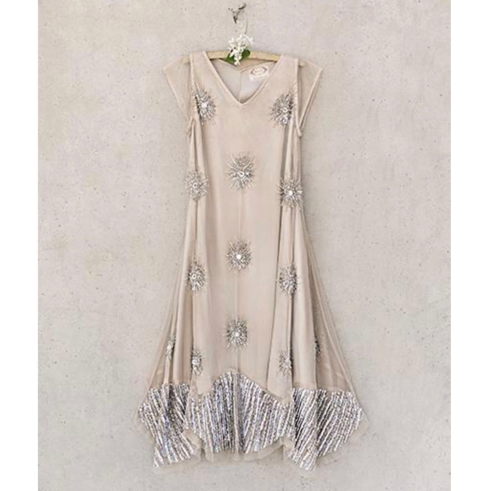 NWT Joyfolie Ginger Handkerchief Dress. Large.